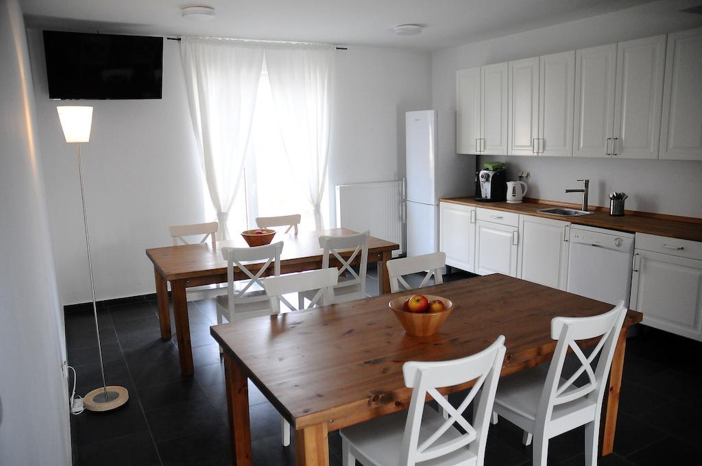 Hotel Simple Tomice  Экстерьер фото